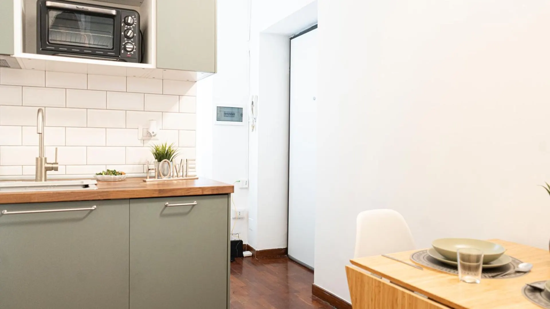 Me43 • Luxury Apartment • Chic Milan 0*,  Italy